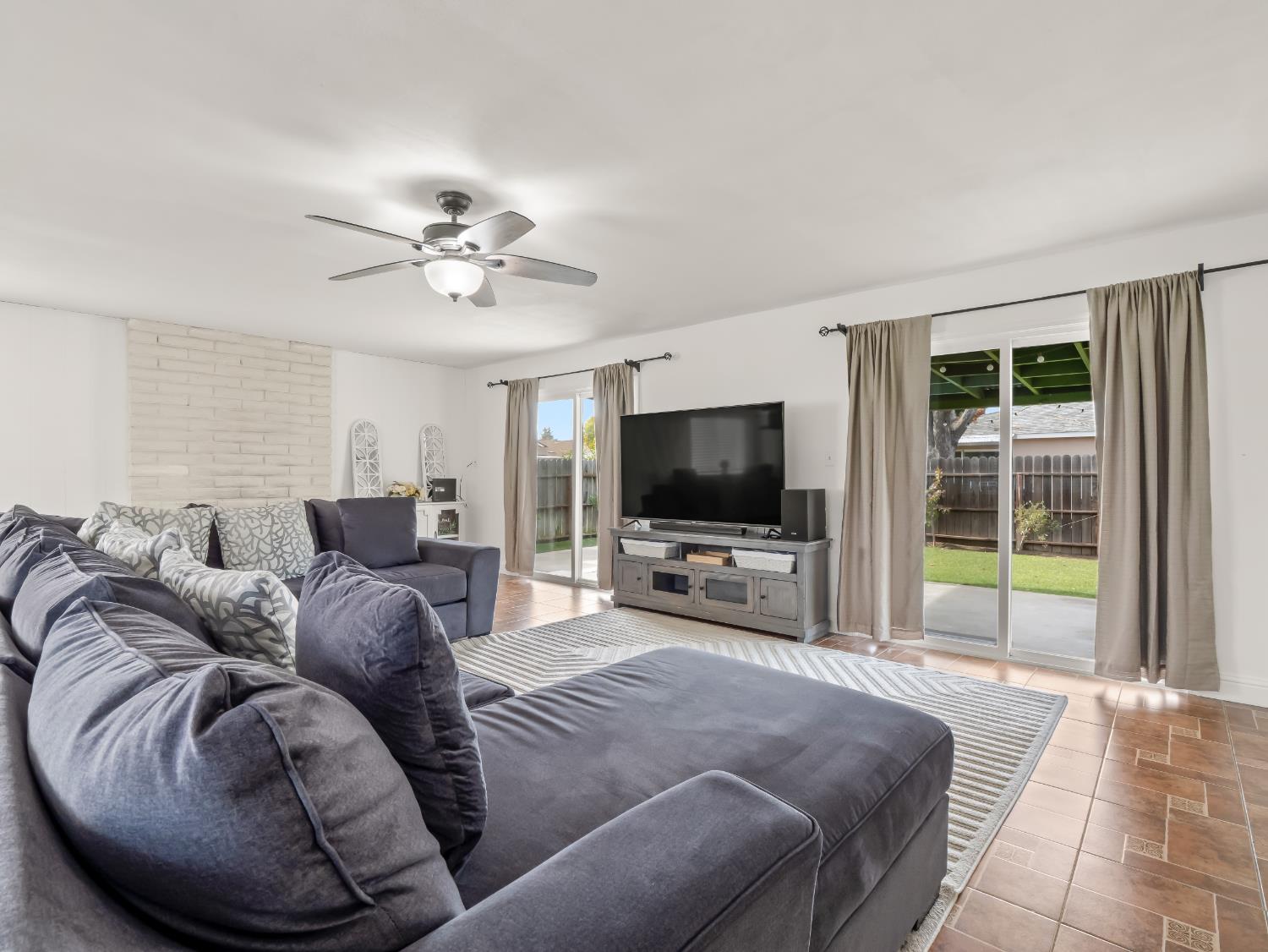 4535 N Laureen Ave, Fresno, CA 93726