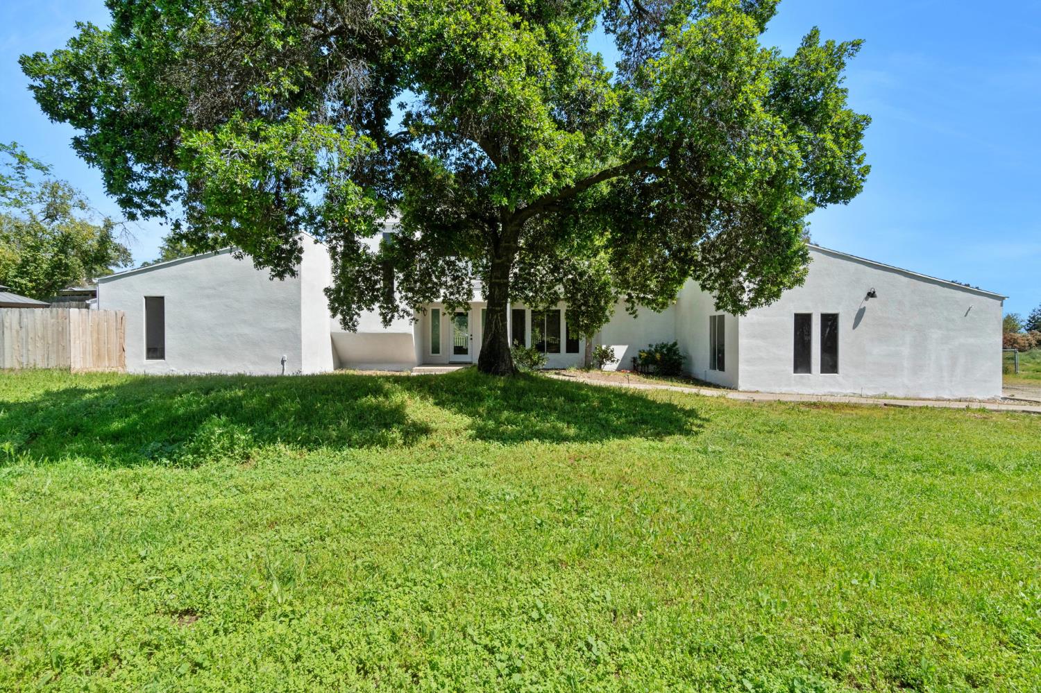 8356 Chamise, Clovis, CA 93619