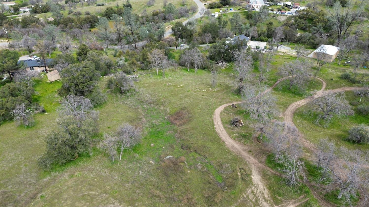 3 Lilley Mountain Dr, Coarsegold, CA 93614