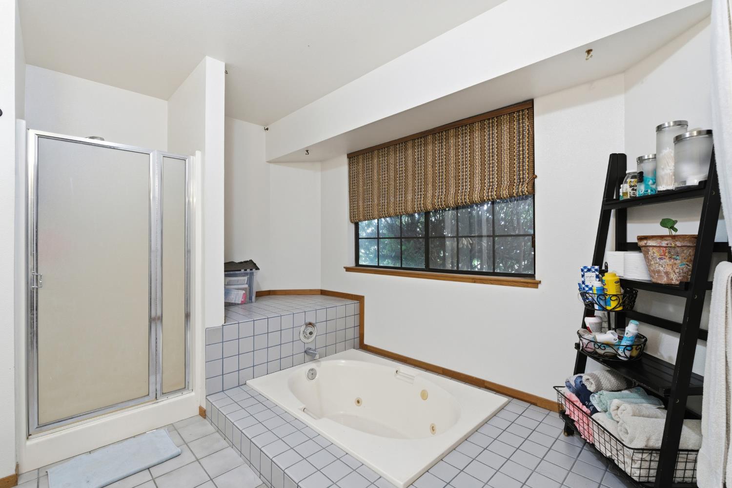 12126 Topper Rd, Madera, CA 93636