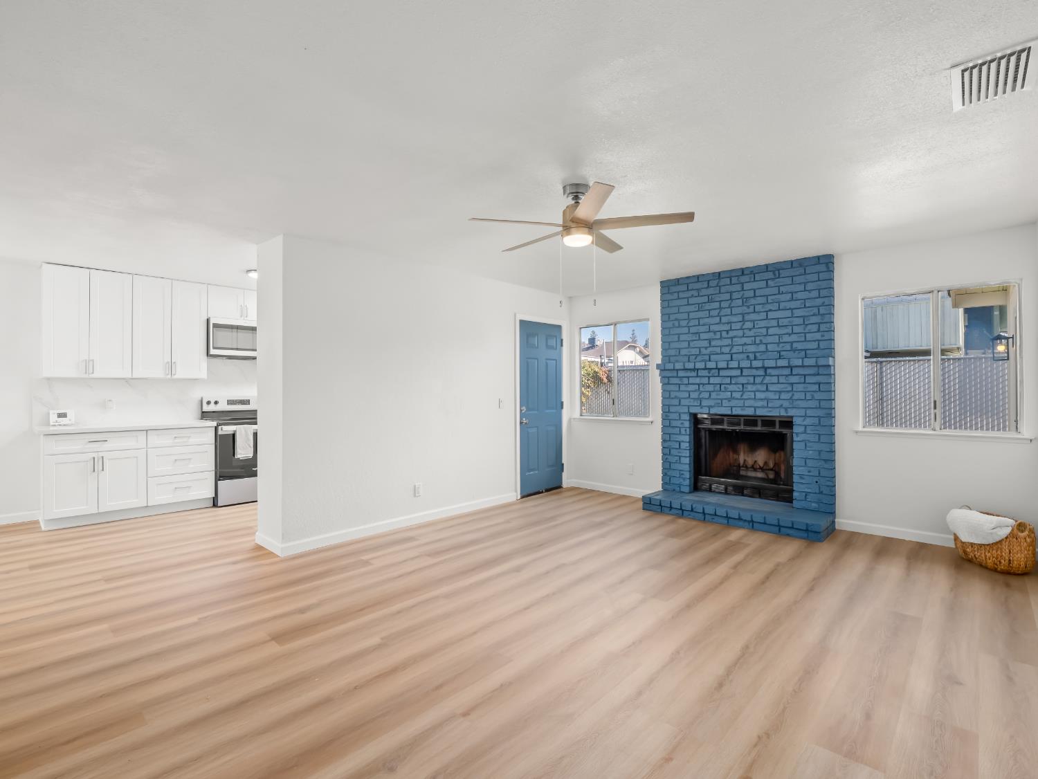 2012 N Laureen Ave, Fresno, CA 93703