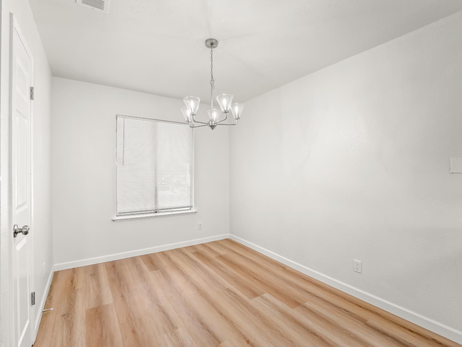 2012 N Laureen Ave, Fresno, CA 93703