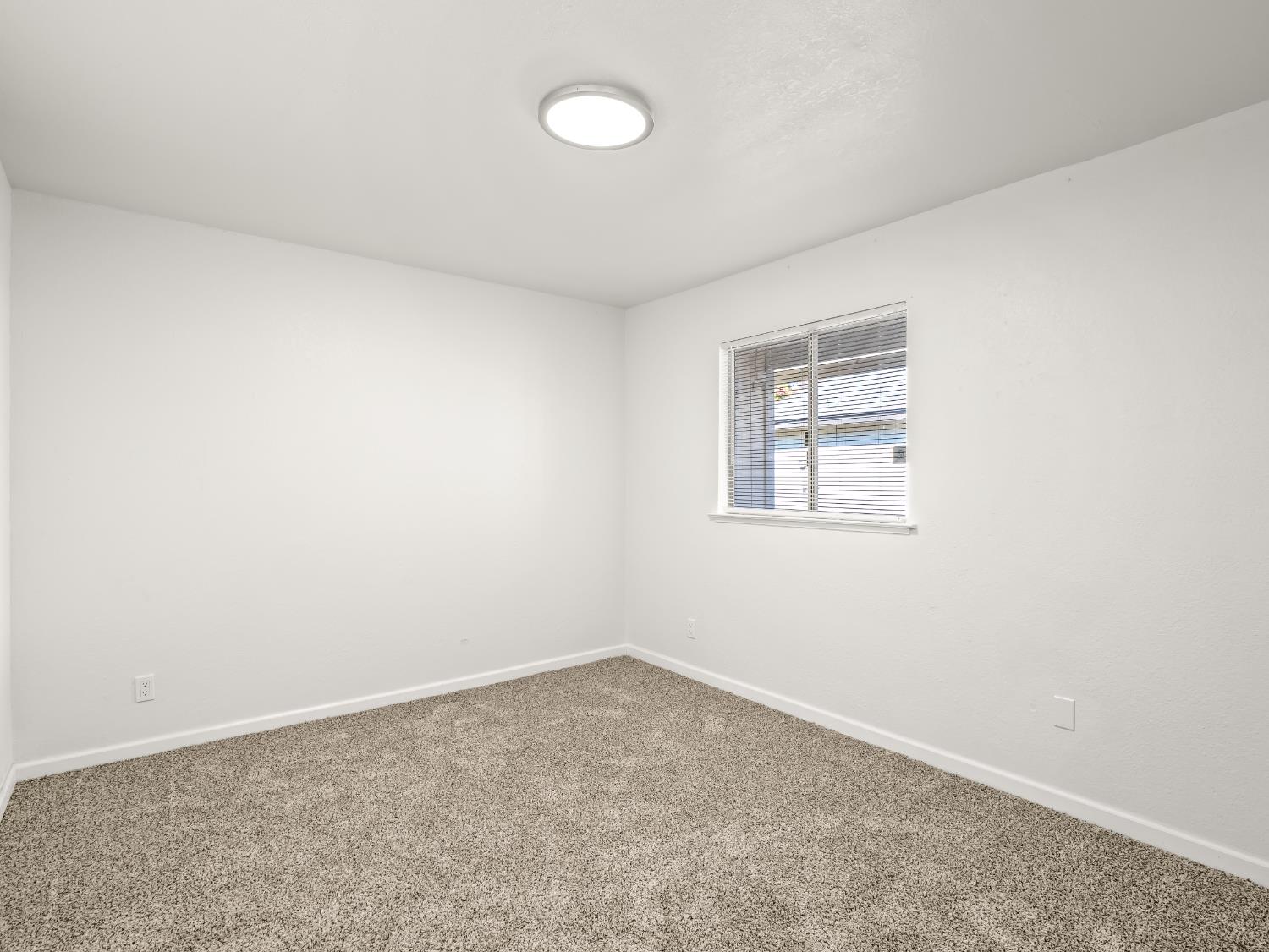 2012 N Laureen Ave, Fresno, CA 93703