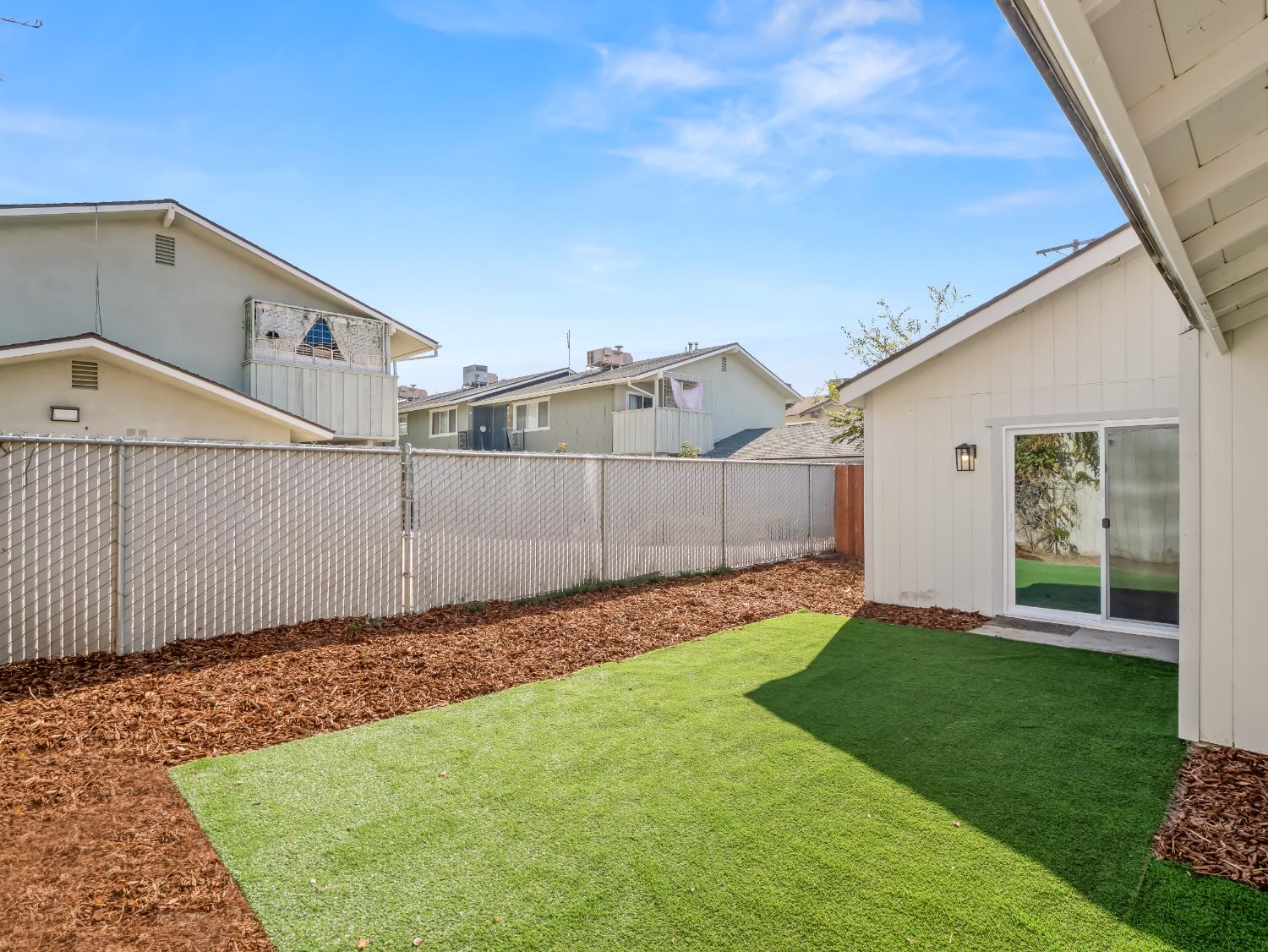 2012 N Laureen Ave, Fresno, CA 93703