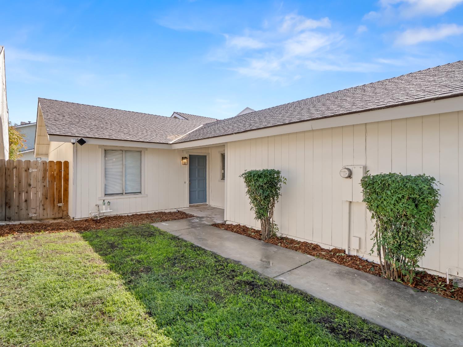 2012 N Laureen Ave, Fresno, CA 93703