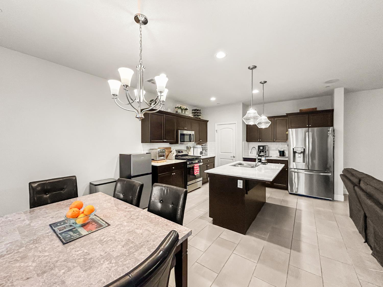 2709 Pontiac Ave, Clovis, CA 93611