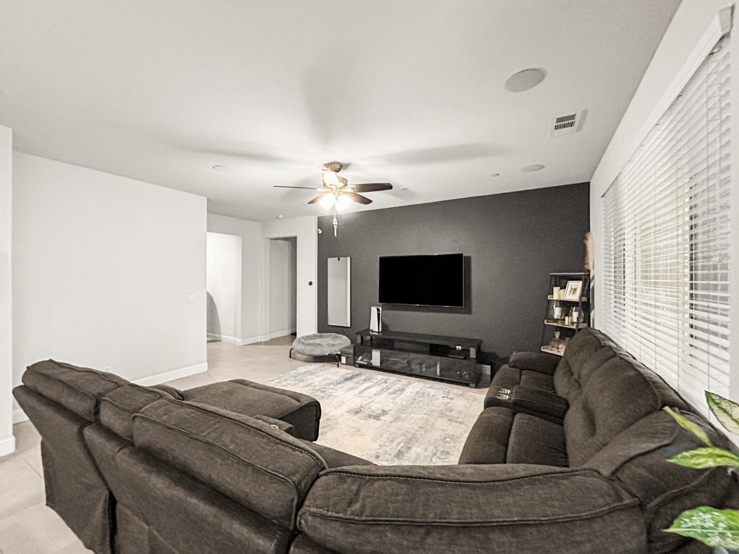 2709 Pontiac Ave, Clovis, CA 93611