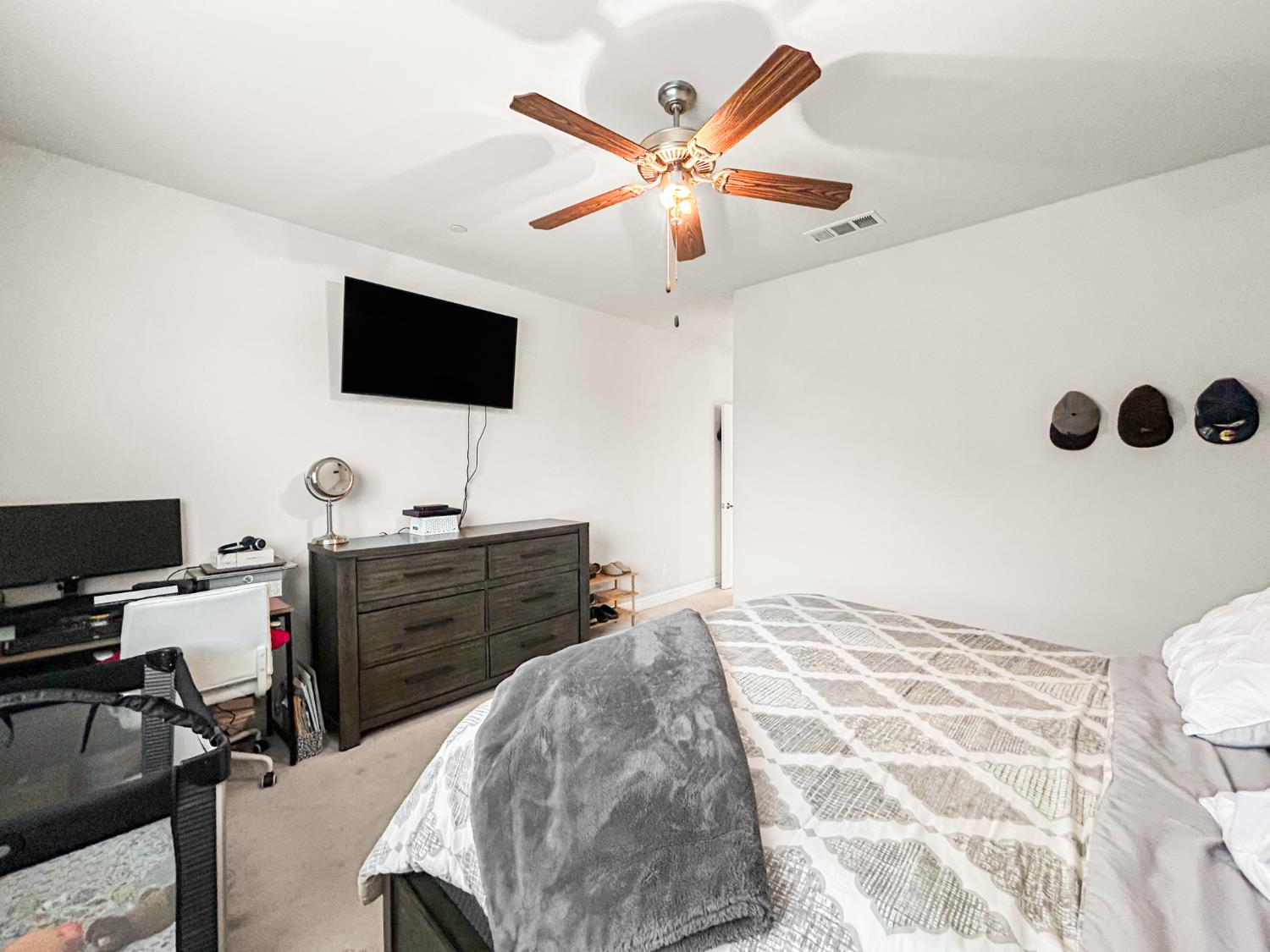 2709 Pontiac Ave, Clovis, CA 93611