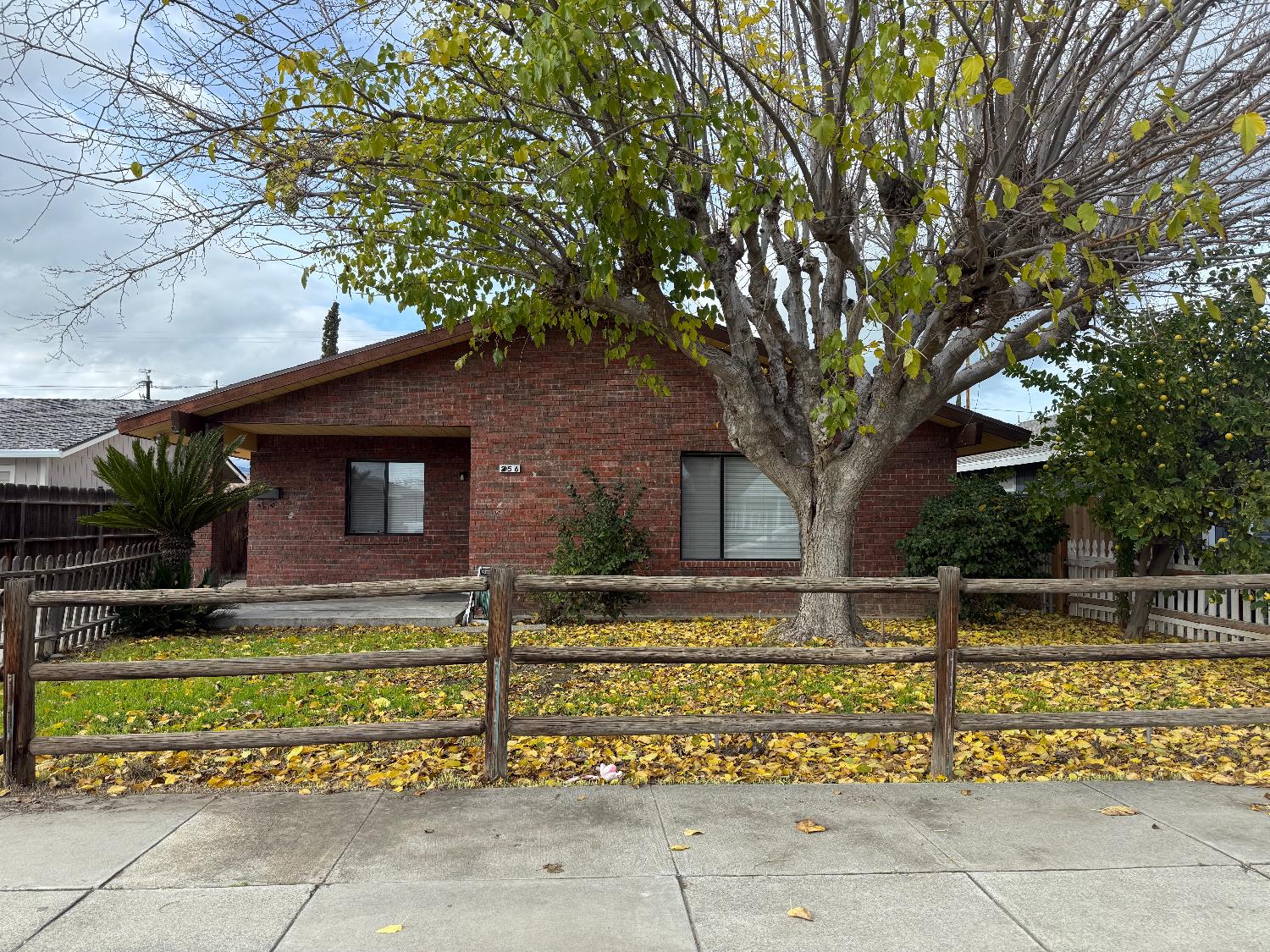 256 W Durian Ave, Coalinga, CA 93210