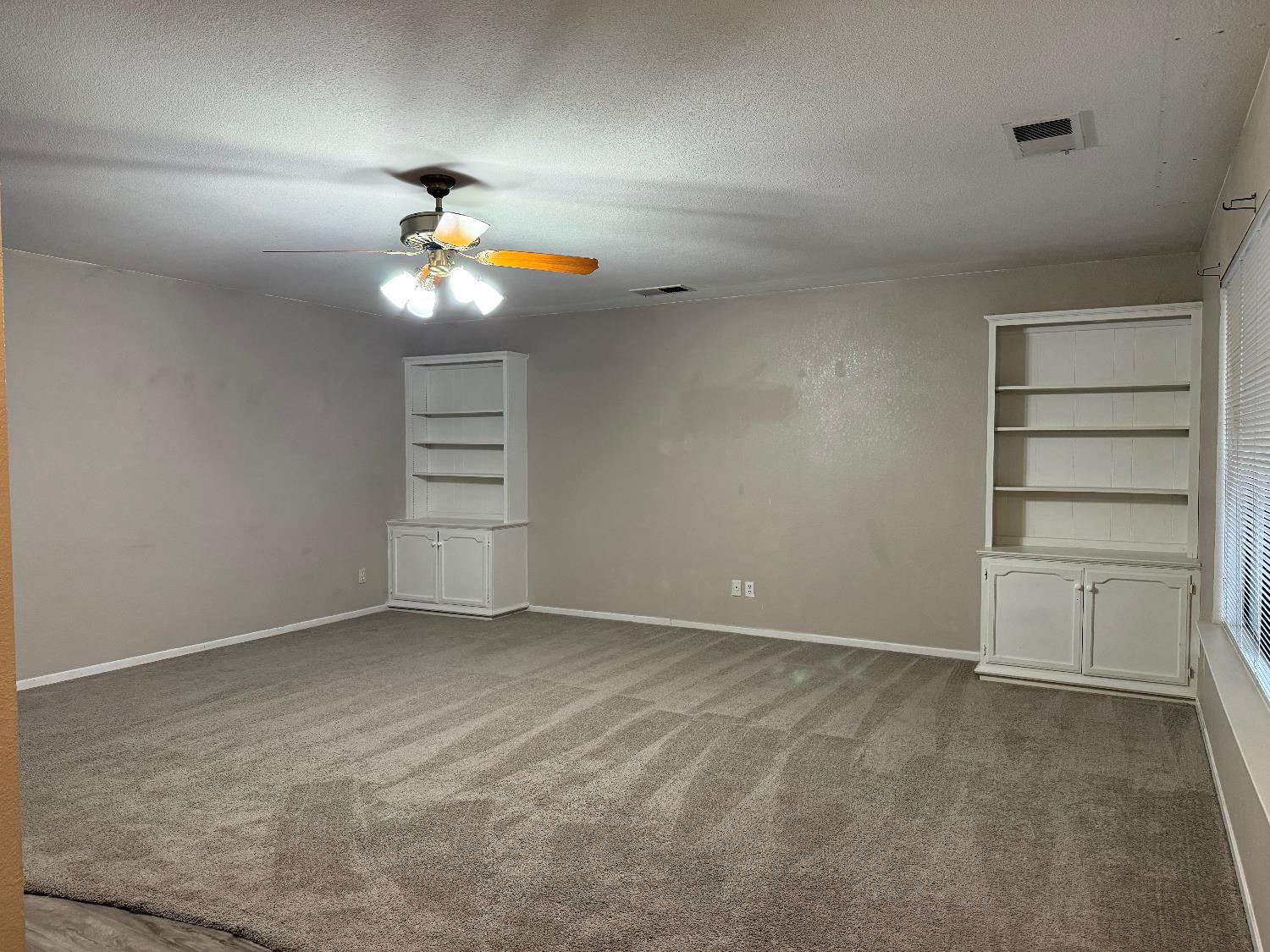 256 W Durian Ave, Coalinga, CA 93210