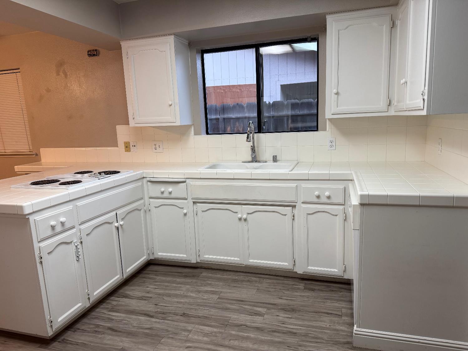 256 W Durian Ave, Coalinga, CA 93210