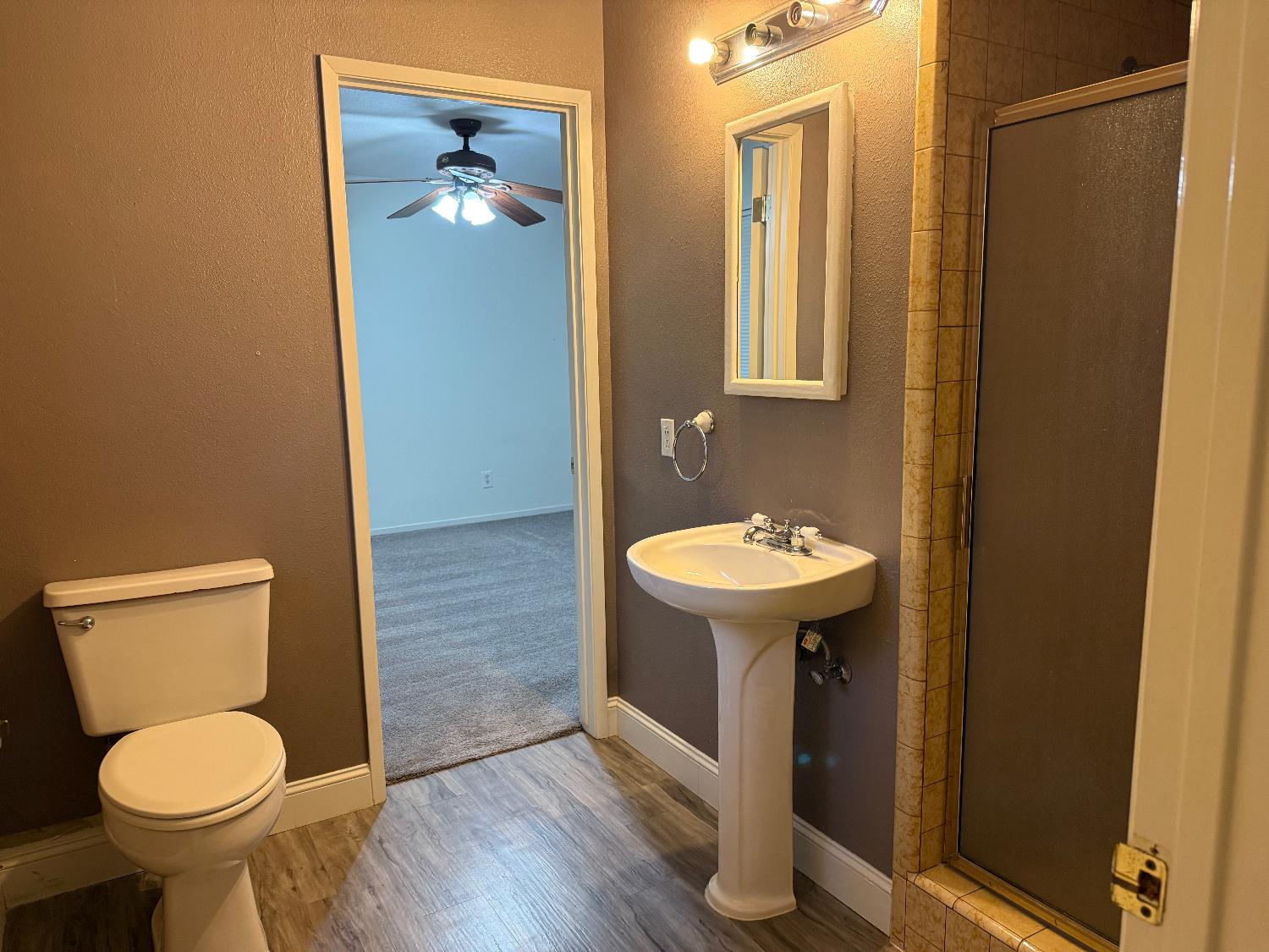 256 W Durian Ave, Coalinga, CA 93210