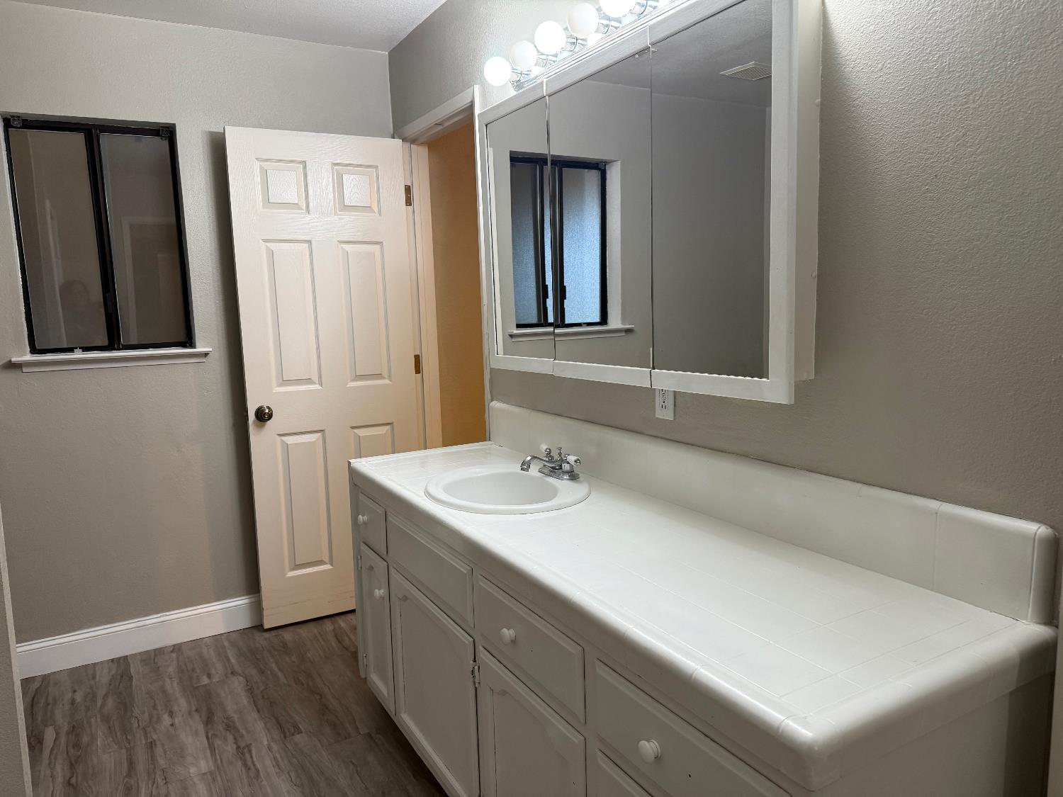 256 W Durian Ave, Coalinga, CA 93210