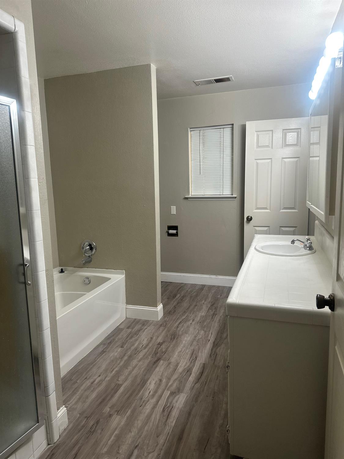 256 W Durian Ave, Coalinga, CA 93210