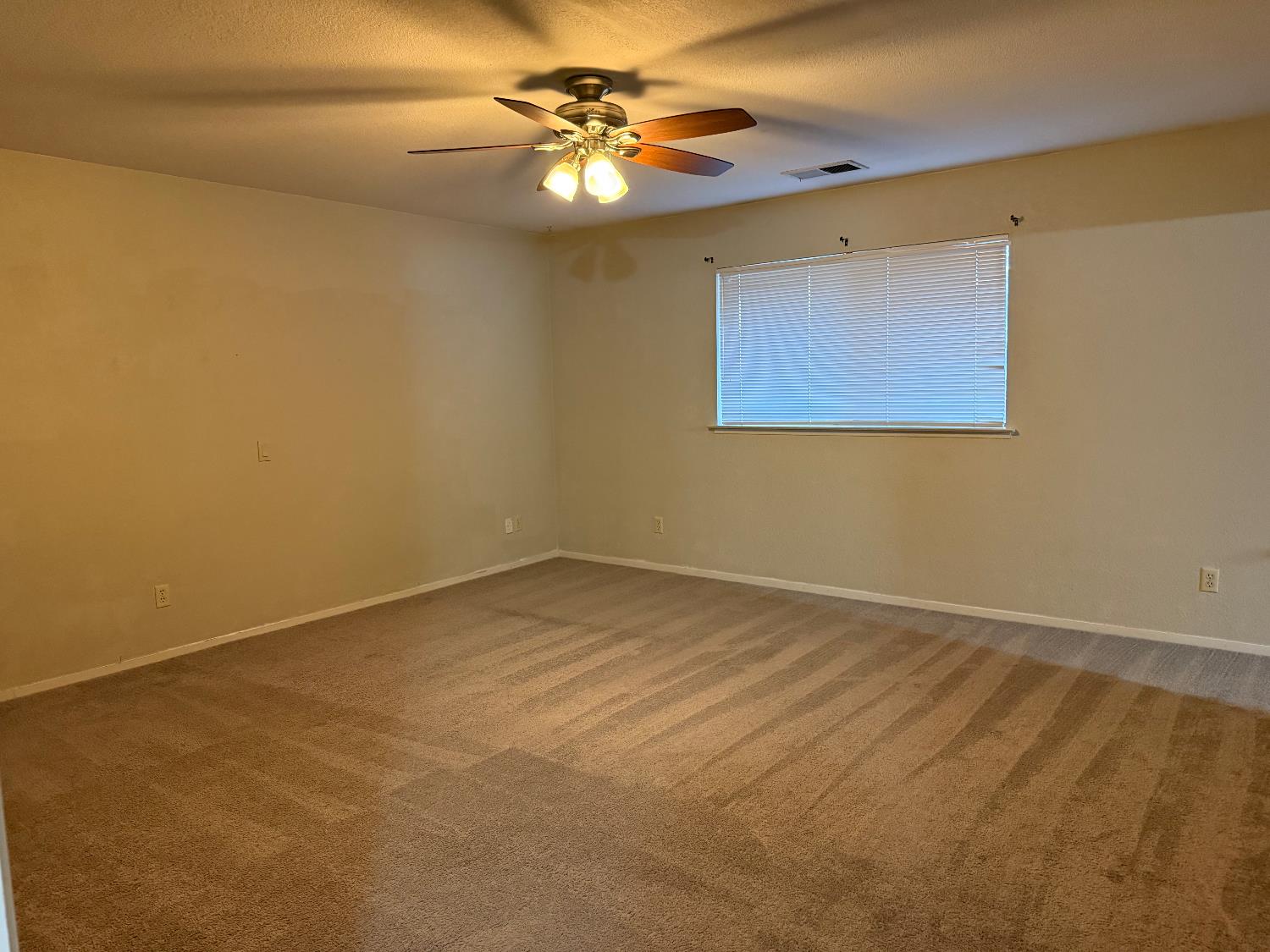 256 W Durian Ave, Coalinga, CA 93210