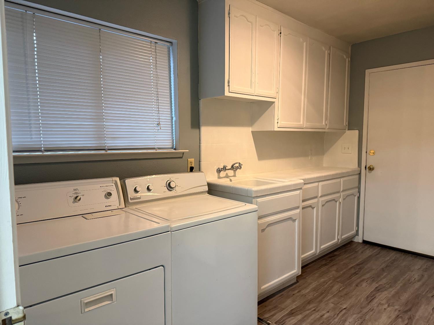 256 W Durian Ave, Coalinga, CA 93210