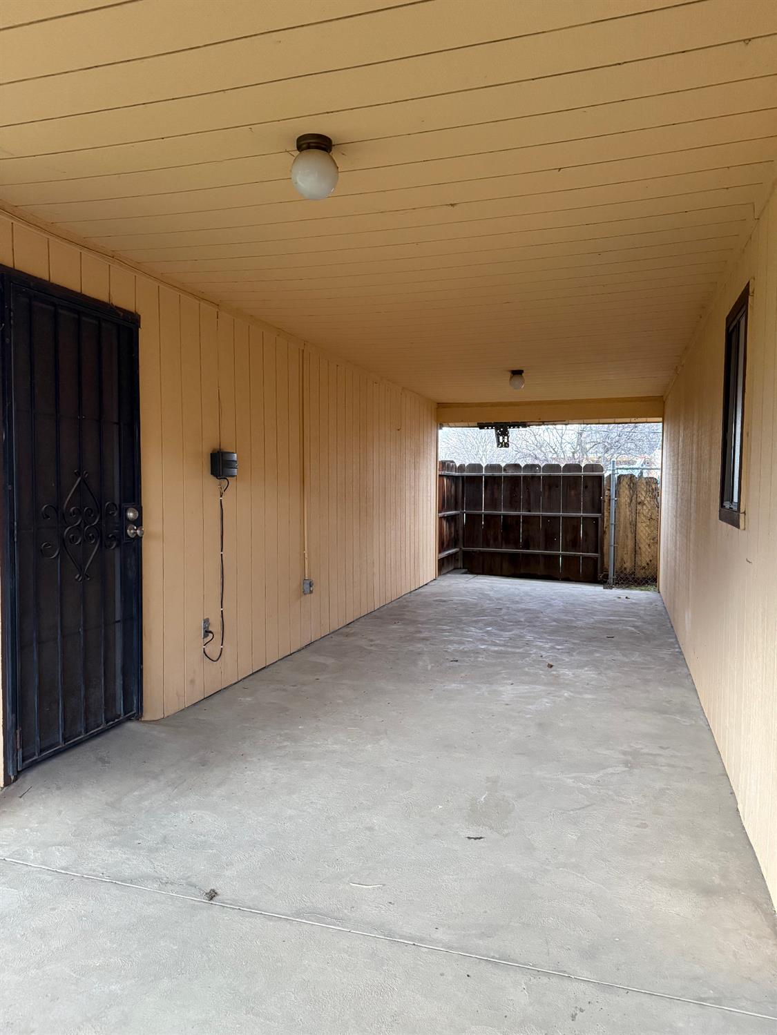 256 W Durian Ave, Coalinga, CA 93210