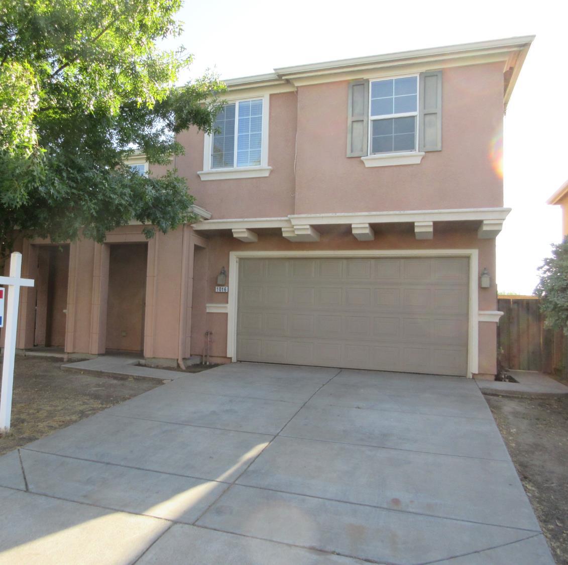 1016 Papaya St, Madera, CA 93638