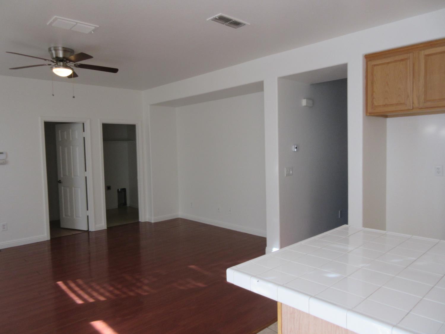 1016 Papaya St, Madera, CA 93638