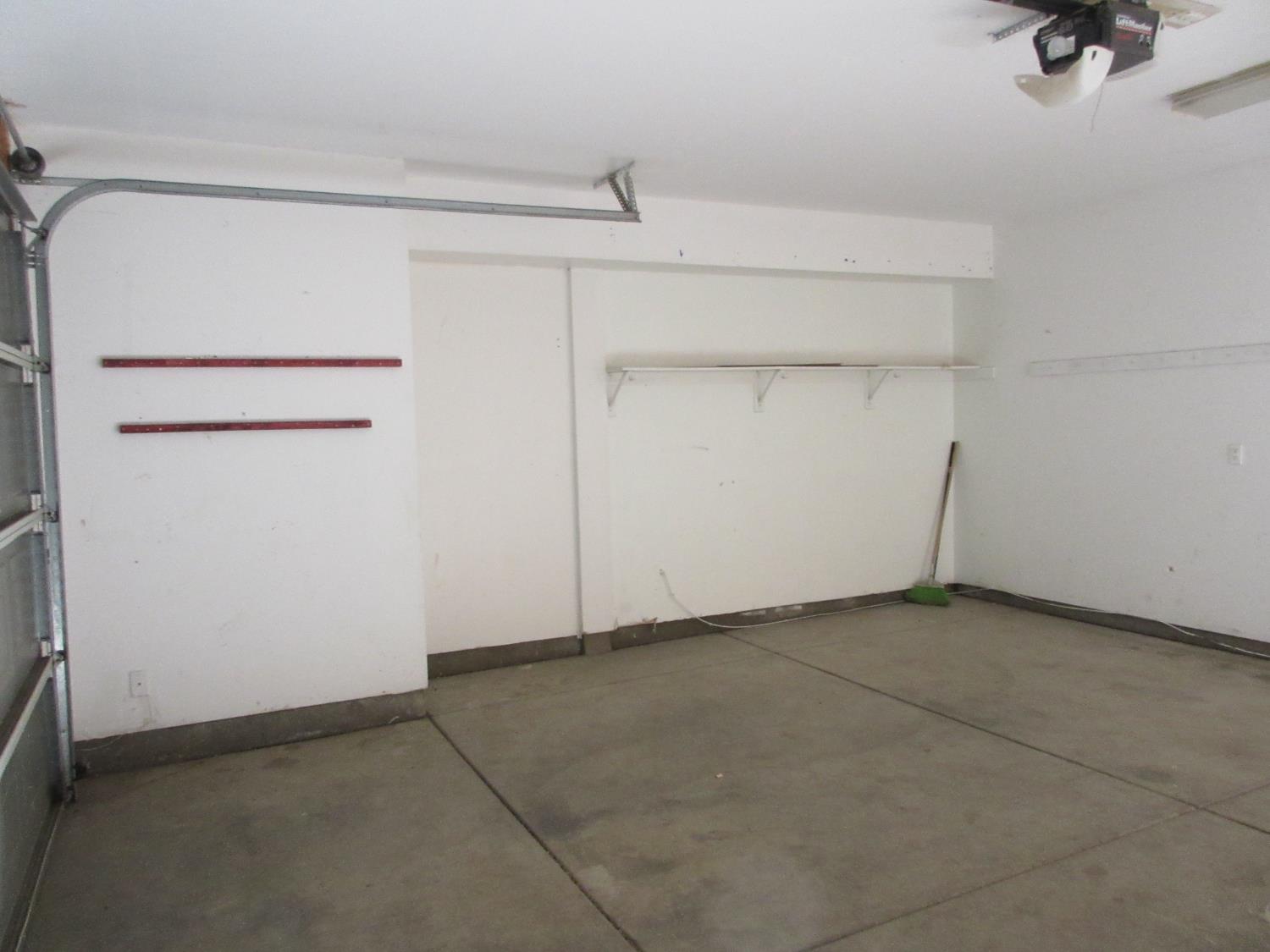 1016 Papaya St, Madera, CA 93638