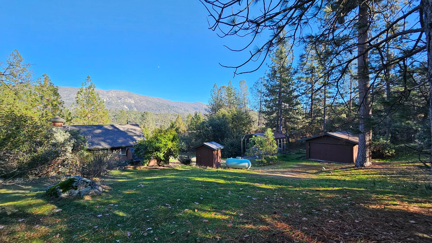 56261 Manzanita Lake Dr, North Fork, CA 93643