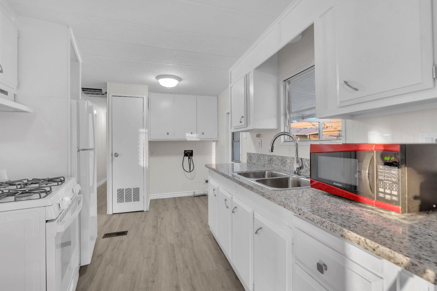 105 W Herndon Ave #112, Pinedale, CA 93650