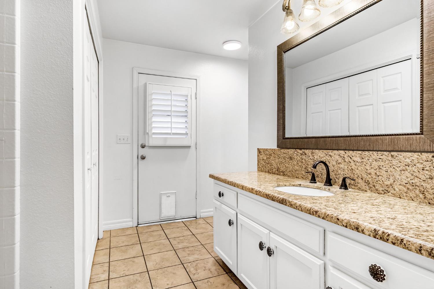 7164 N Mitre Ave, Fresno, CA 93722