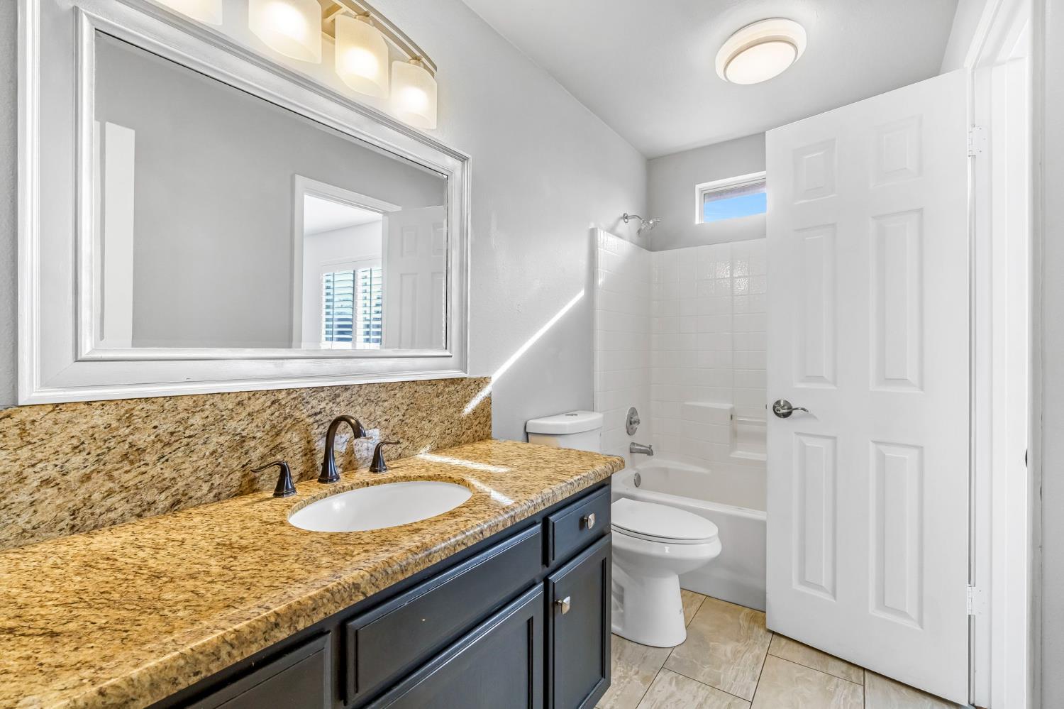 7164 N Mitre Ave, Fresno, CA 93722