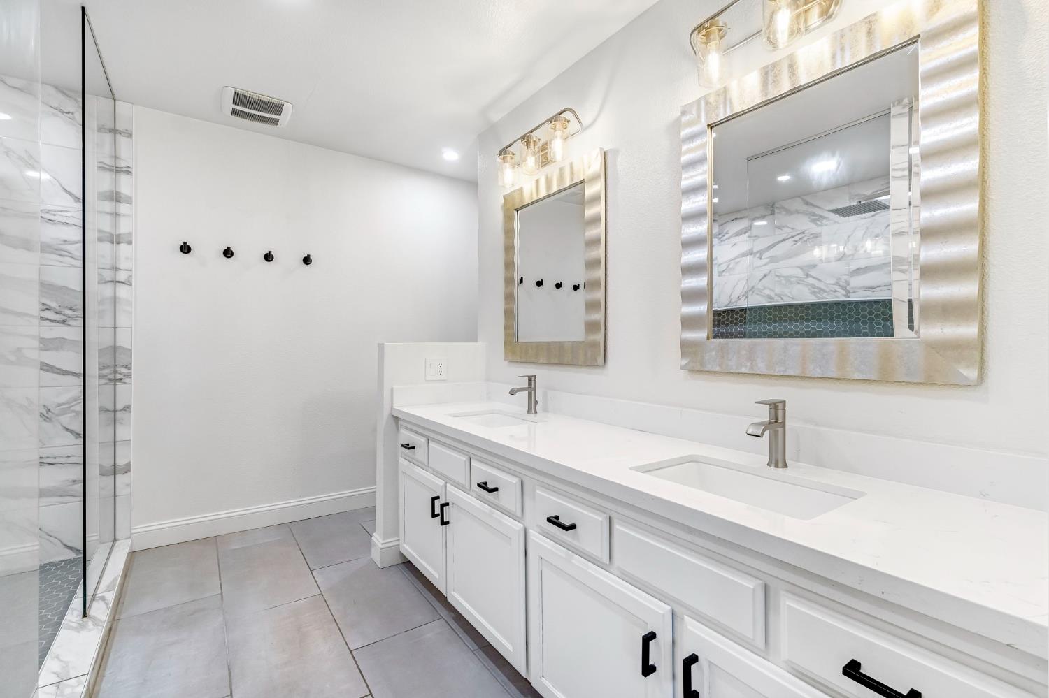 7164 N Mitre Ave, Fresno, CA 93722