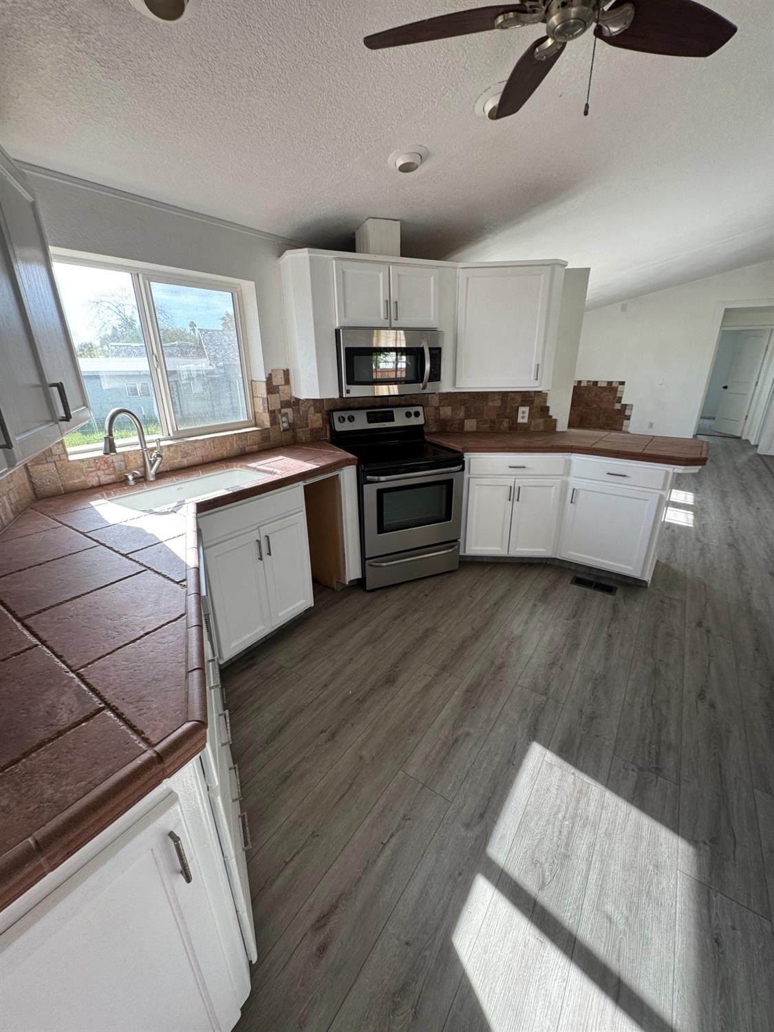 28640 Ward St, Madera, CA 93638