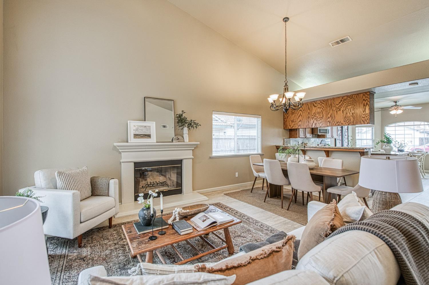 731 Hanson Ave, Clovis, CA 93611