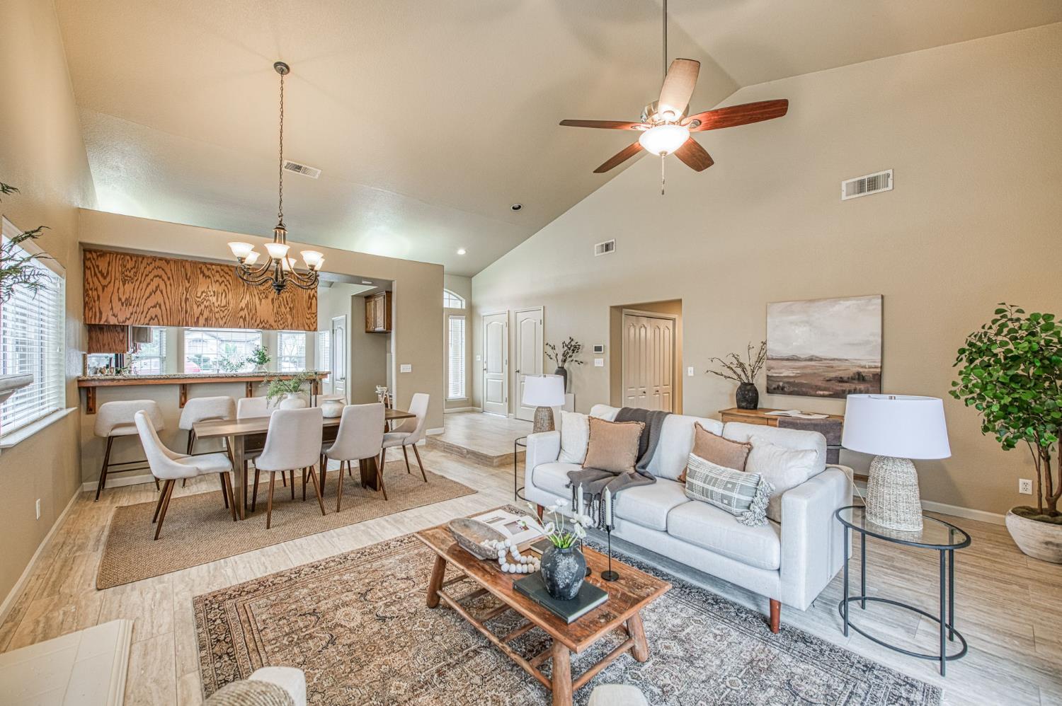 731 Hanson Ave, Clovis, CA 93611