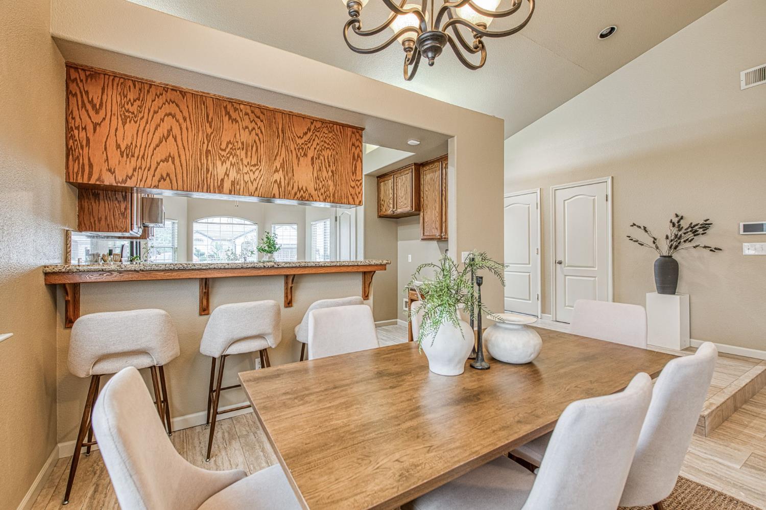 731 Hanson Ave, Clovis, CA 93611