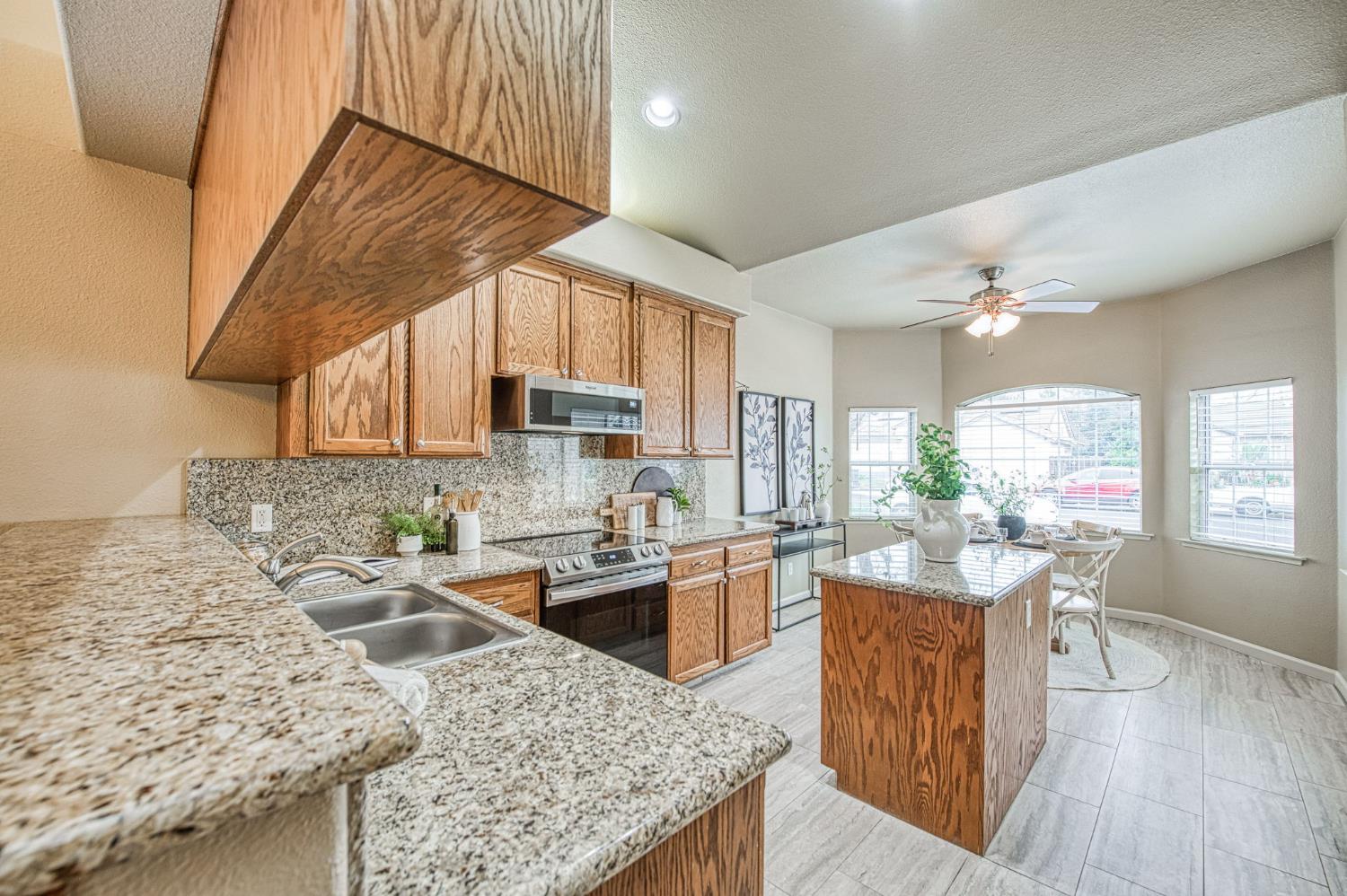 731 Hanson Ave, Clovis, CA 93611