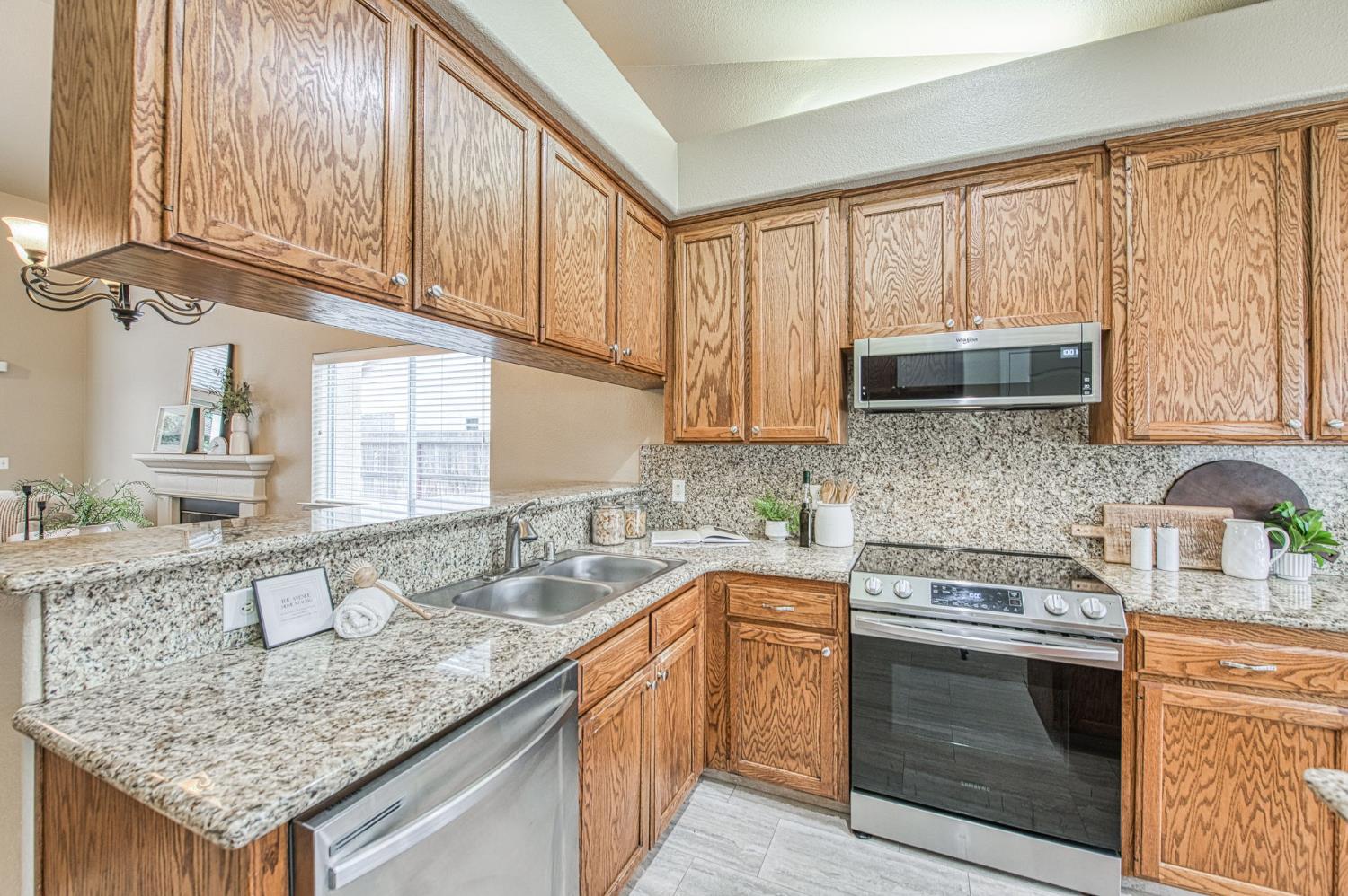 731 Hanson Ave, Clovis, CA 93611