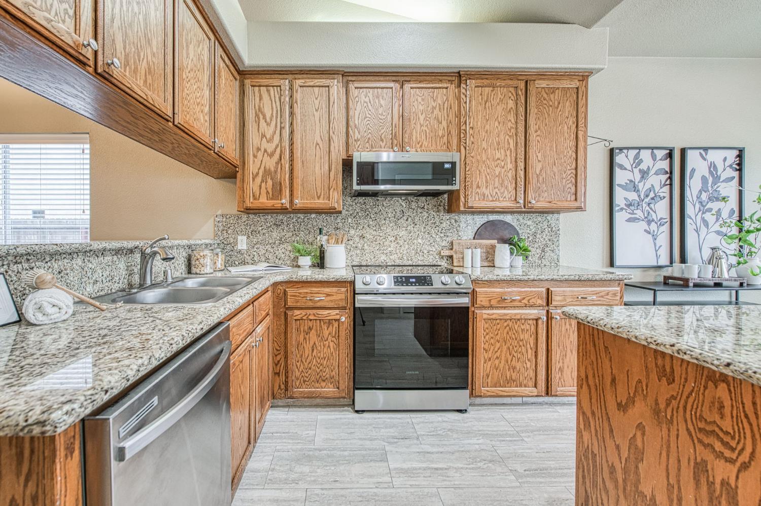 731 Hanson Ave, Clovis, CA 93611