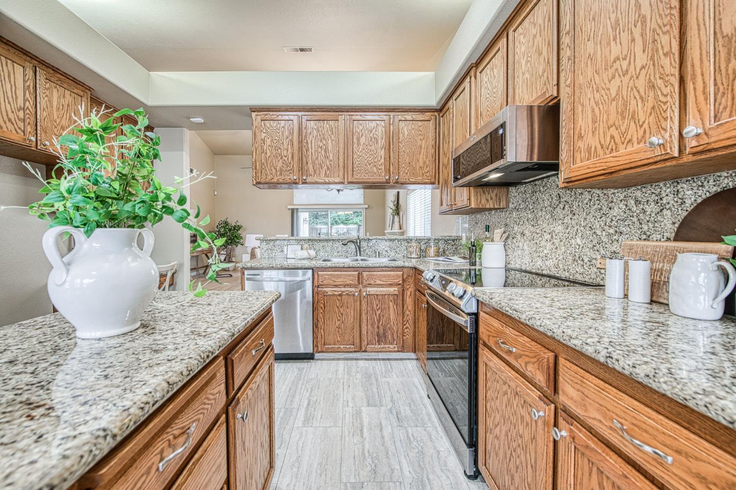 731 Hanson Ave, Clovis, CA 93611