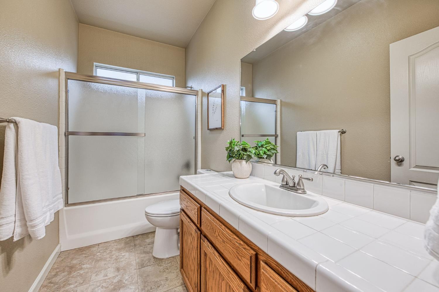 731 Hanson Ave, Clovis, CA 93611