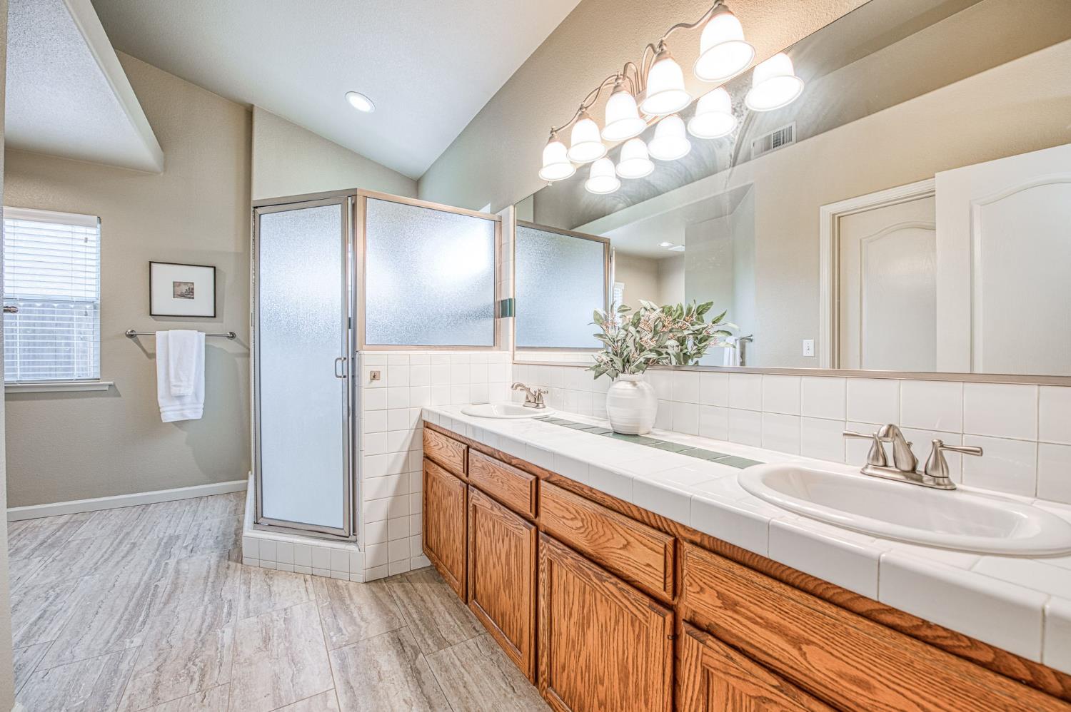 731 Hanson Ave, Clovis, CA 93611