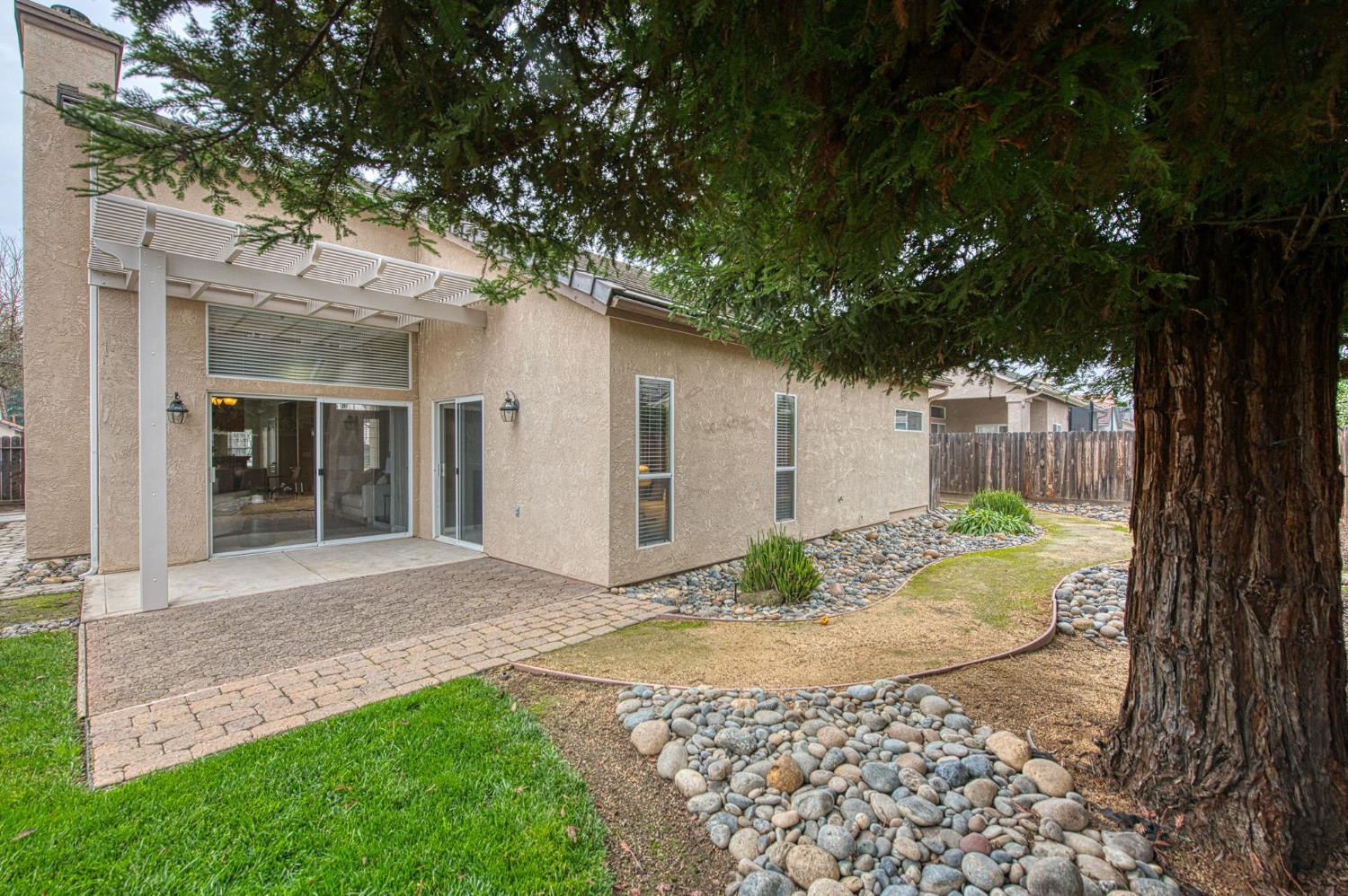 731 Hanson Ave, Clovis, CA 93611