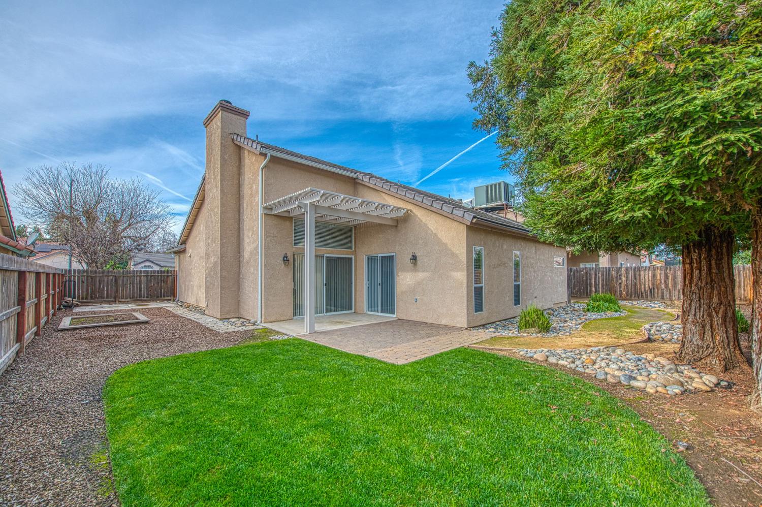 731 Hanson Ave, Clovis, CA 93611