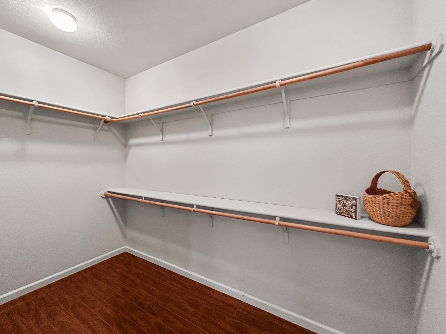 365 N Raphael Ln, Clovis, CA 93611