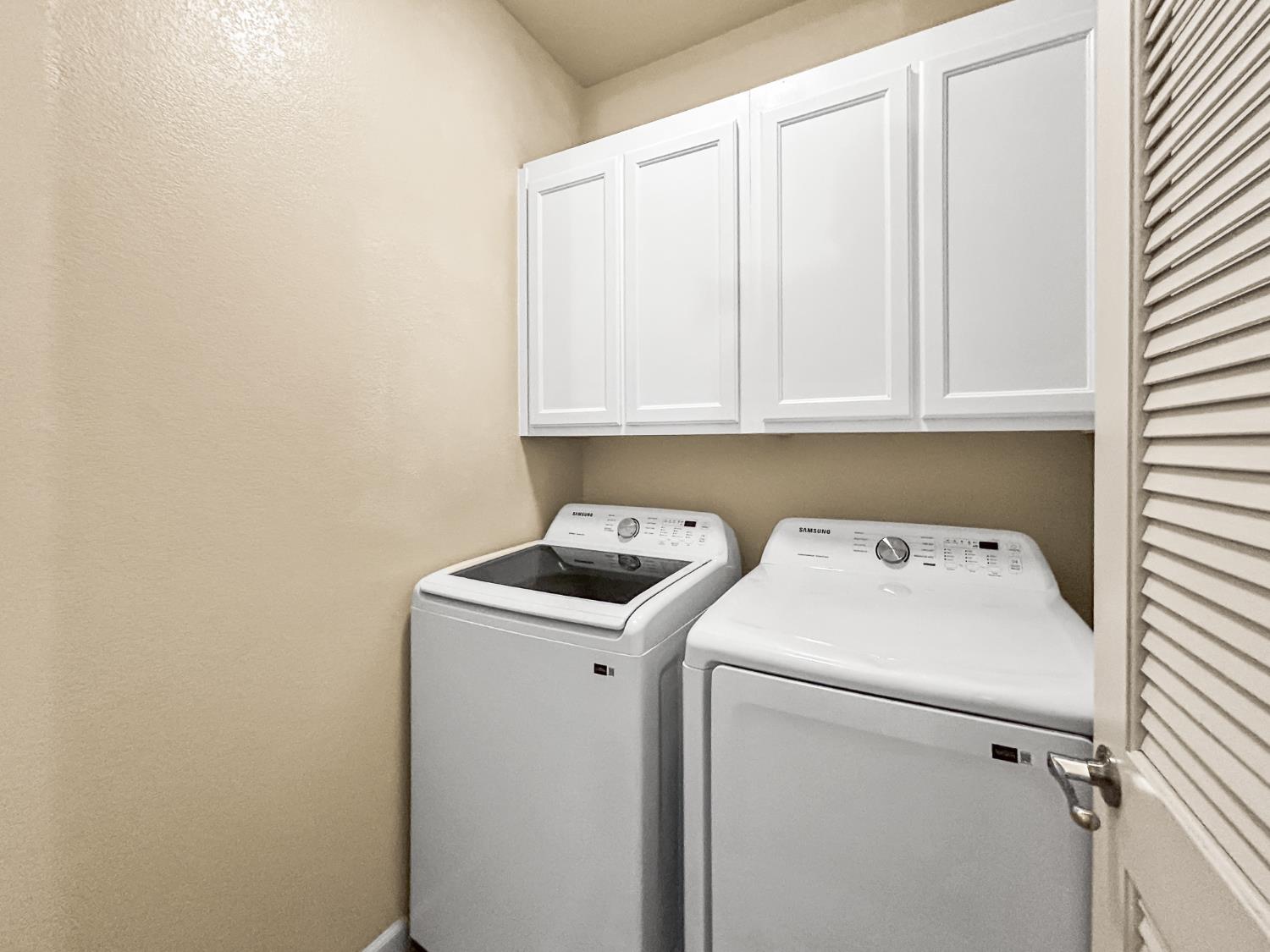 365 N Raphael Ln, Clovis, CA 93611