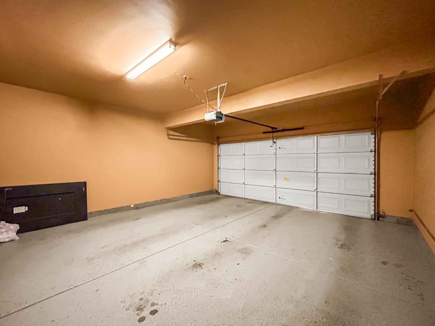 365 N Raphael Ln, Clovis, CA 93611