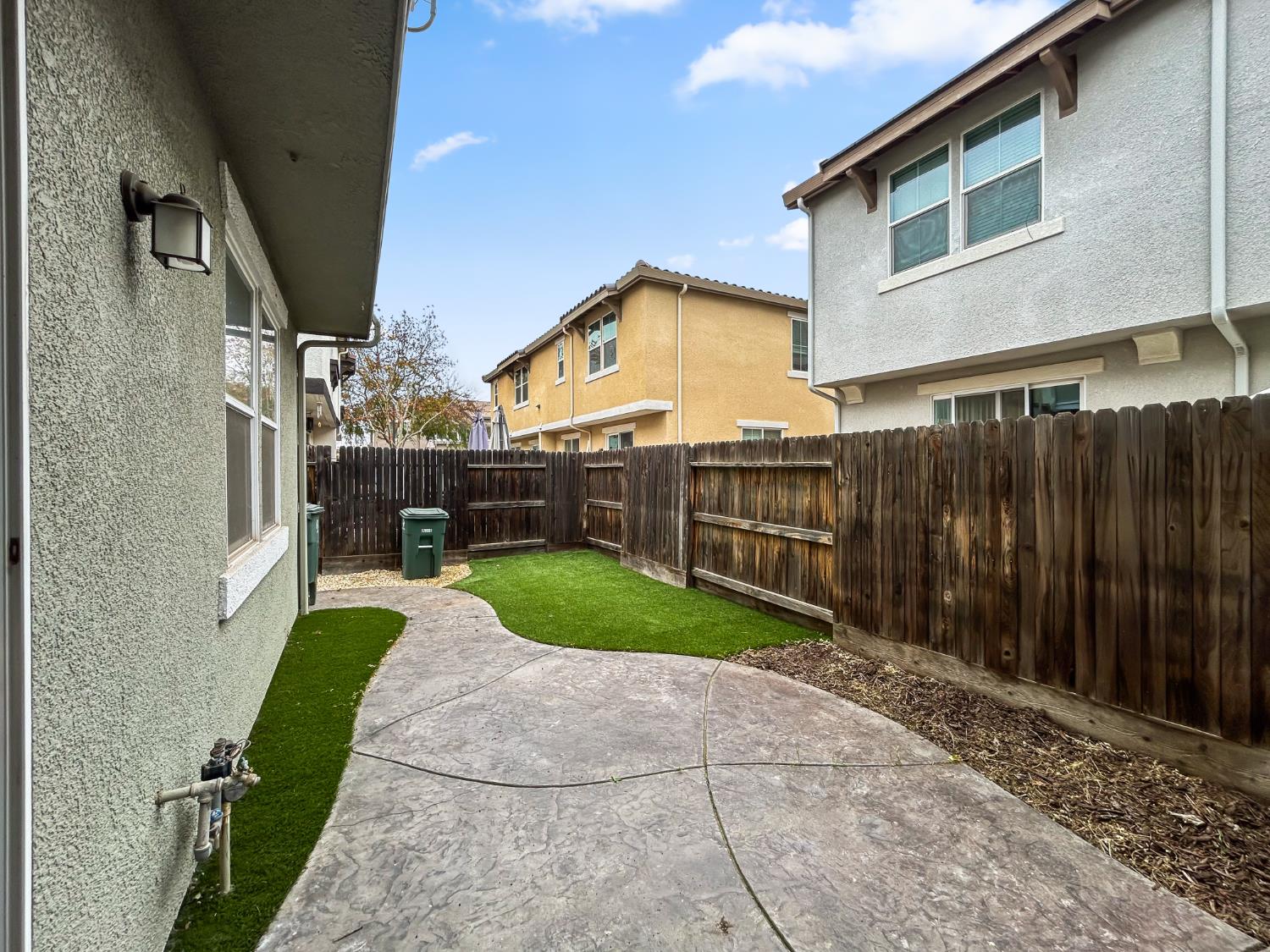 365 N Raphael Ln, Clovis, CA 93611