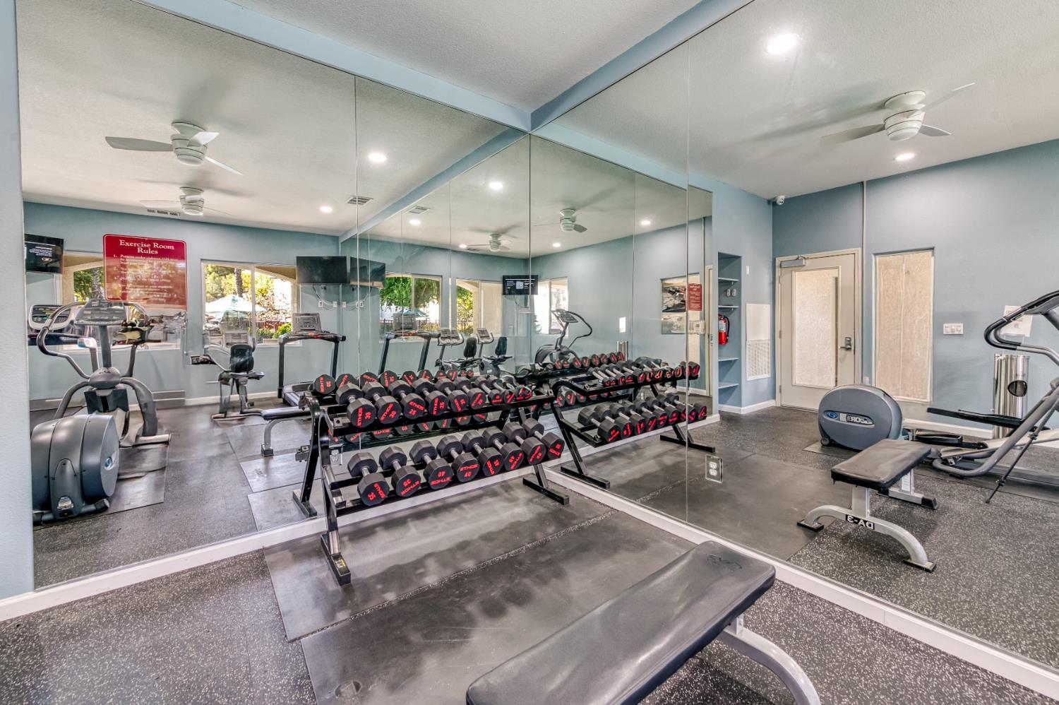 365 N Raphael Ln, Clovis, CA 93611