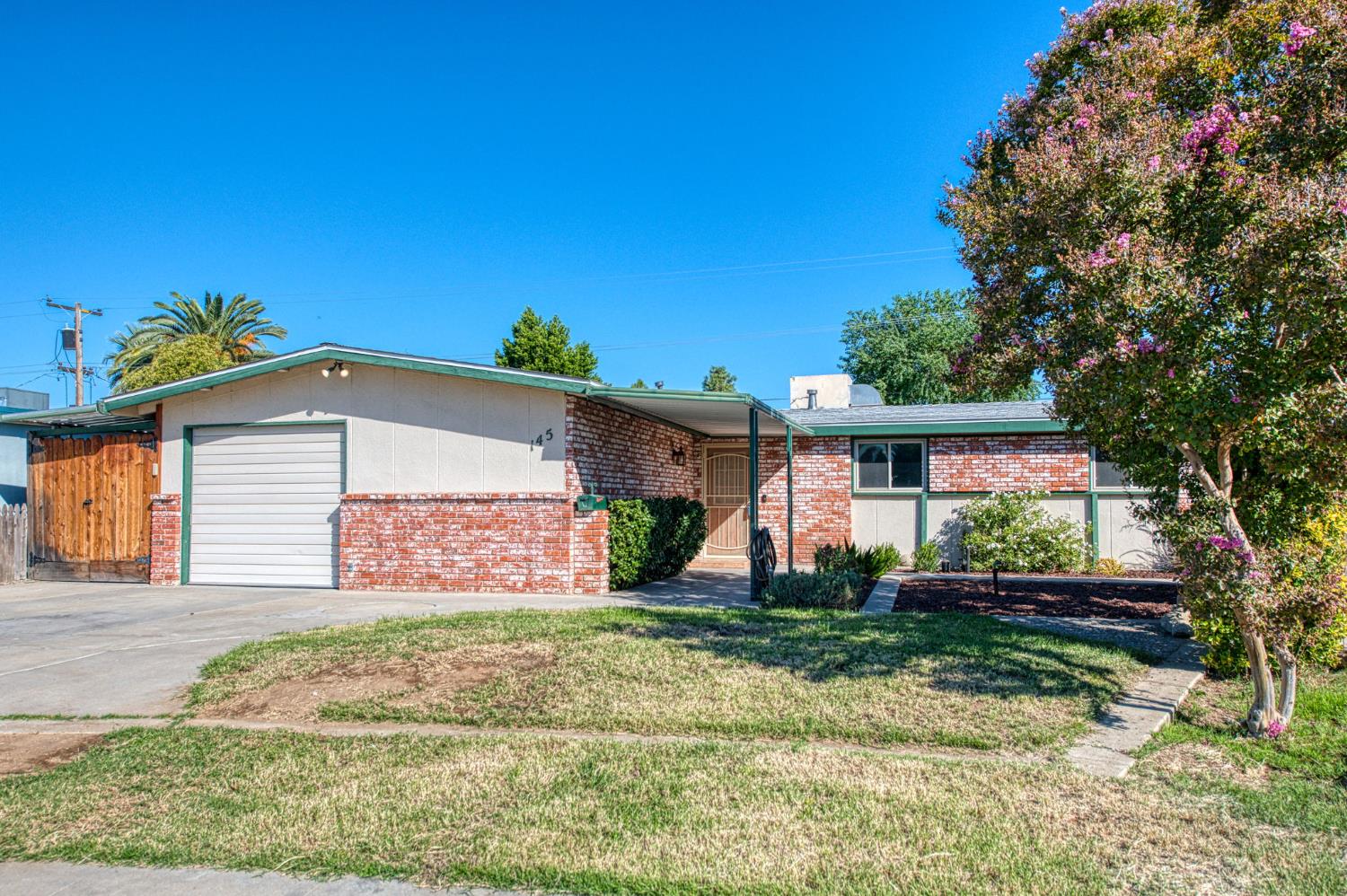 145 Rall Ave, Clovis, CA 93612