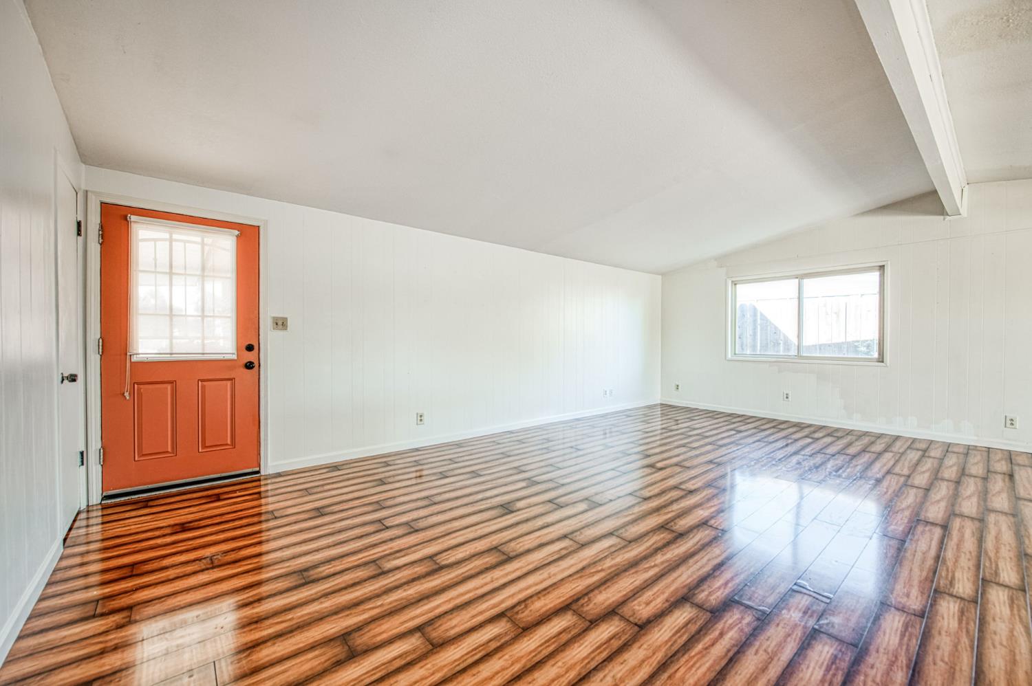 145 Rall Ave, Clovis, CA 93612