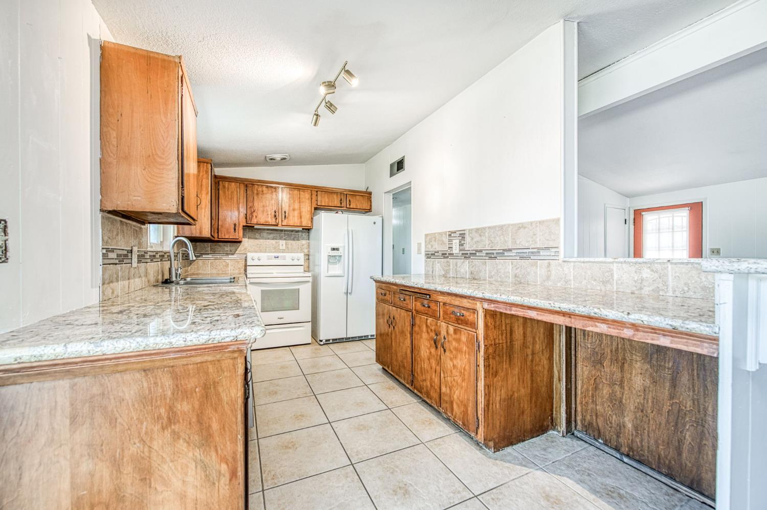 145 Rall Ave, Clovis, CA 93612