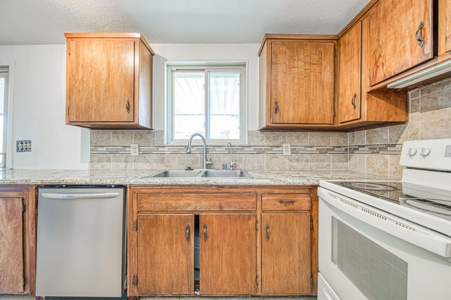 145 Rall Ave, Clovis, CA 93612